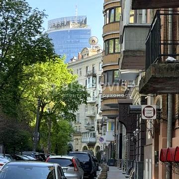 Кропивницького вул., 14