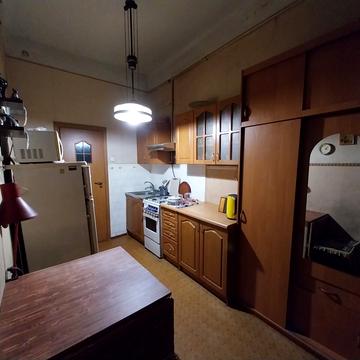Богдана Хмельницького вул., 66
