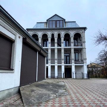 Богдана Хмельницького вул., 7