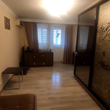 Космонавтів вул., 52
