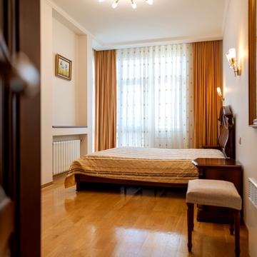 Панаса Мирного вул., 17