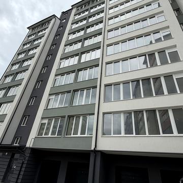 Петра Маланюка вул., (Будинок 4)