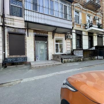 Базарна вул., 43