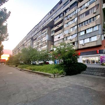 Сонячна Набережна вул. (Маршала Малиновського), 6