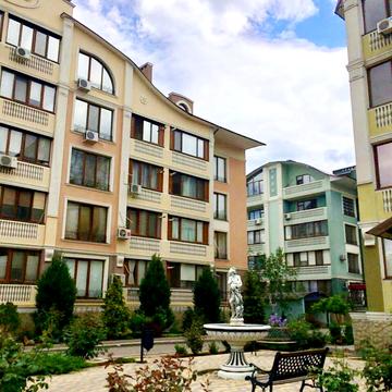 Таїрова вул., 8