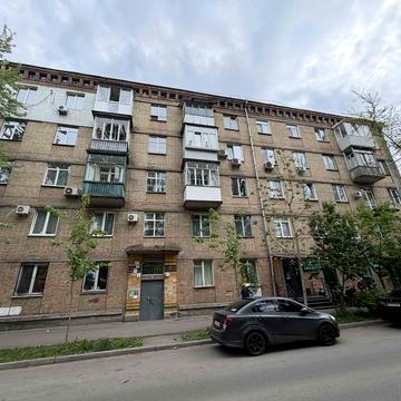 Івана Світличного вул. (Петровського), 4