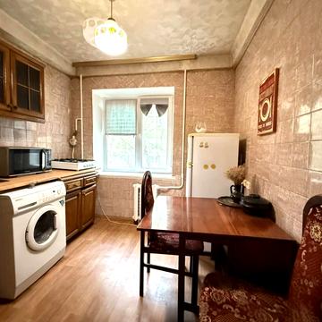 Антоновича вул. (Горького), 99