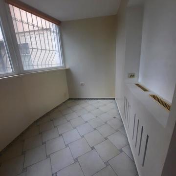 Академіка Корольова вул., 90а