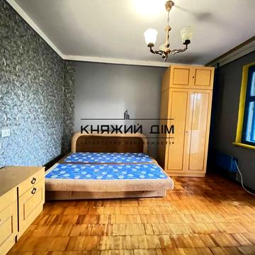 Хорольська вул., 3