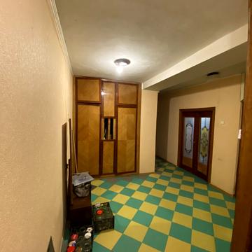 Володимирська вул., 65