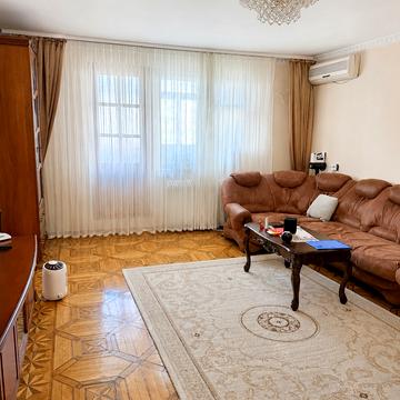 Івана Фунтового вул., 27