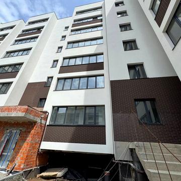 Бережанська вул., (Будинок)