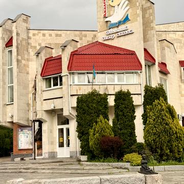 Вячеслава Чорновола вул., 6