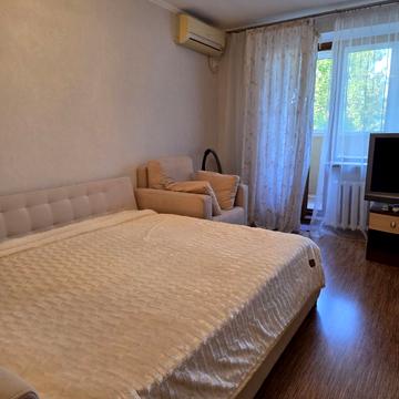 Олексія Вадатурського вул. (Маршала Малиновського), 71
