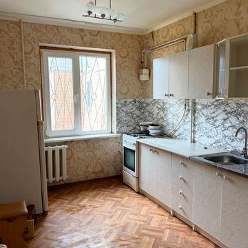 Ярослава Баїса вул. (Володимира Висоцького), 2
