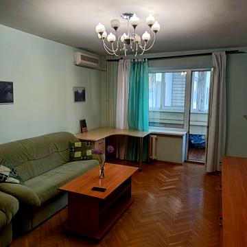 Ованеса Туманяна вул., 8