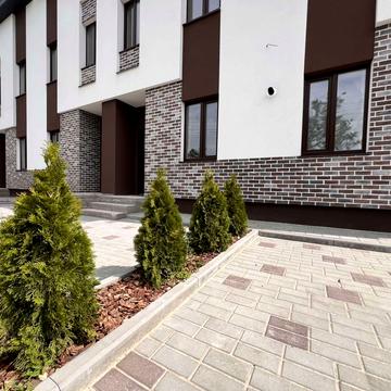 Степана Бандери вулиця, 83
