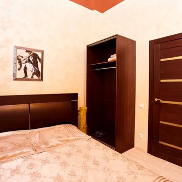 Софіївська вул., 28