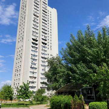 Героїв просп., 1-Б