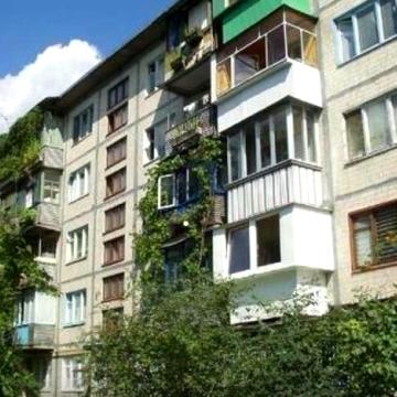 Юності вул., 4