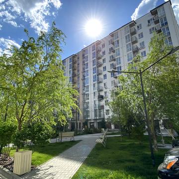 Співдружності вул., 8