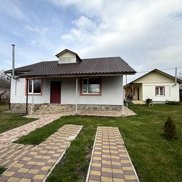 Центральна, 1