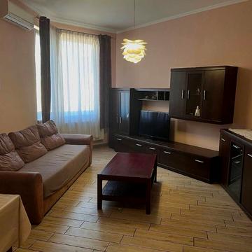 Середньофонтанська вул., 19б