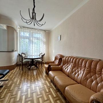 Велика Васильківська вул. (Червоноармійська), 16