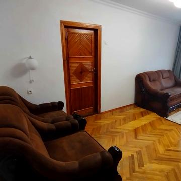Будівельників вул., 12