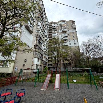 Владислава Бувалкіна вул. (Бочарова Генерала), 13
