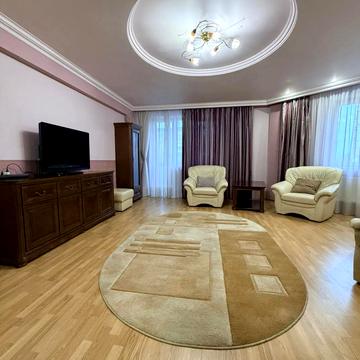 Єлисея Плетенецького вул., 5