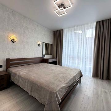 Віктора Некрасова вул. (Північно-Сирецька), 8