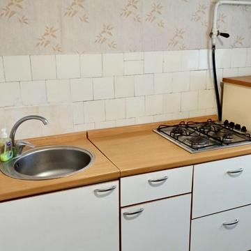 Волинська вул., 2
