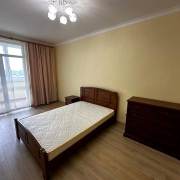 Угорська вул., 14к