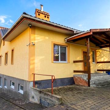 Володимира Винниченка вул., 22