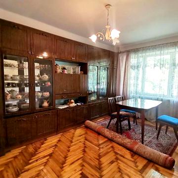 Бочарова вул., 18