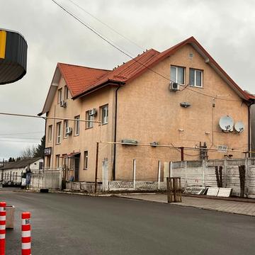Звязківців вул., 1