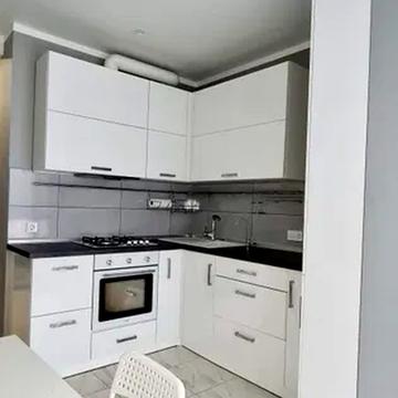 Практична вул., 6