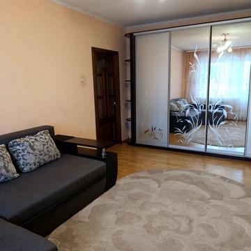 Романа Шухевича просп. (Генерала Ватутіна), 8
