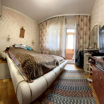 Ревуцького вул., 44