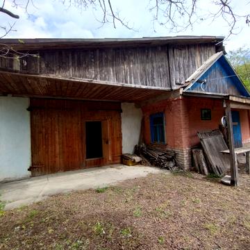 Центральна, 1