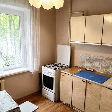 Героїв просп., 6