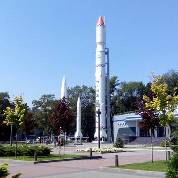 Херсонська вул., 5