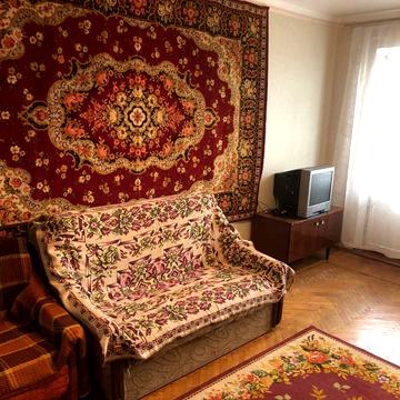 Академіка Корольова вул., 42