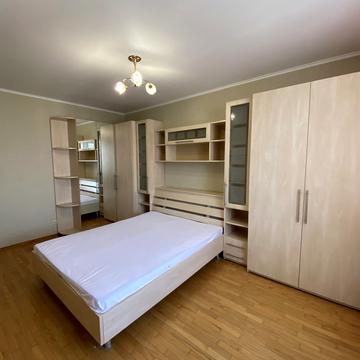 Миколи Бажана просп., 16