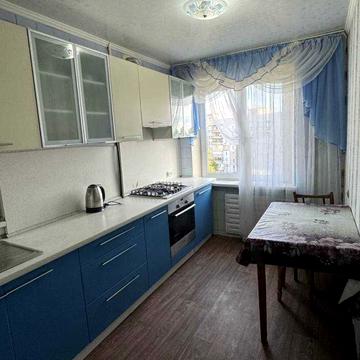 Тополина вул., 22