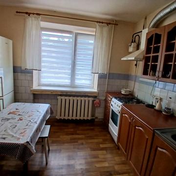 Героїв Крут бульв. (Героїв Сталінграду), 9
