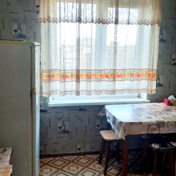 Космонавтів вул., 140