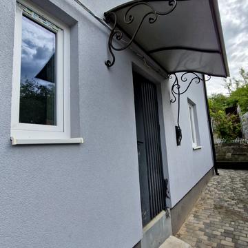 Зарічна вул.