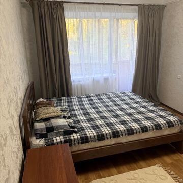 Братиславська вул., 4